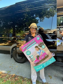 WHQT WEDR Hot 105 99Jamz Holiday Food Drop-Off Caravan