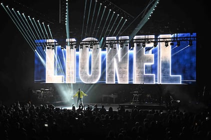 Lionel Richie; Earth Wind & Fire; Seminole Hard Rock Hotel & Casino Hollywood, FL; Sing a Song All Night Long tour