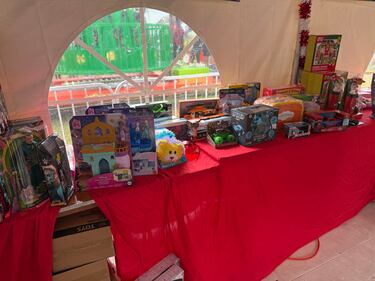 WHQT Hot105  WEDR 99JAMZ 18th Annual Christmas on 15th Ave