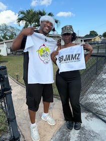 WHQT WEDR Hot 105 99Jamz Holiday Food Drop-Off Caravan