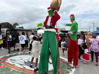 WHQT Hot105  WEDR 99JAMZ 18th Annual Christmas on 15th Ave