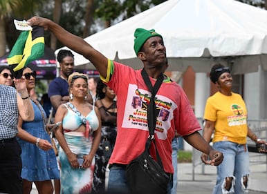 WHQT Hot105 Rhythm By The River with Inner Circle