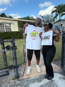 WHQT WEDR Hot 105 99Jamz Holiday Food Drop-Off Caravan