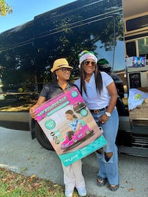 WHQT WEDR Hot 105 99Jamz Holiday Food Drop-Off Caravan