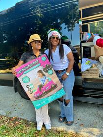 WHQT WEDR Hot 105 99Jamz Holiday Food Drop-Off Caravan