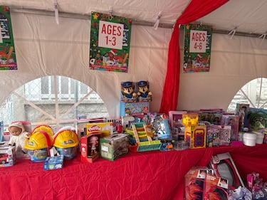WHQT Hot105  WEDR 99JAMZ 18th Annual Christmas on 15th Ave