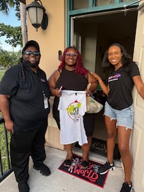 WHQT WEDR Hot 105 99Jamz Holiday Food Drop-Off Caravan